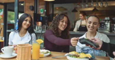 Amex's pricey Platinum card has found its sweet spot: 30-somethings with dinner plans