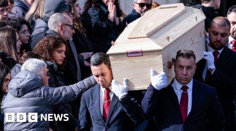 Anger at Swiss ski bar resort at failure to protect people