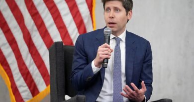 Anthropic and OpenAI CEOs condemn ICE violence, praise Trump | TechCrunch