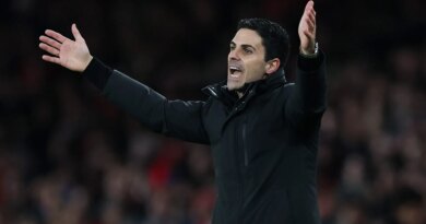 Arsenal and Liverpool draw to delight of Premier League title chasers