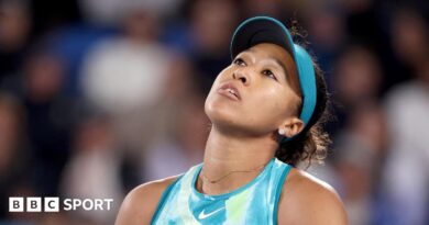Naomi Osaka reacts