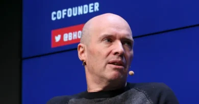 Ben Horowitz says that investing teams shouldn't be 'too much bigger than basketball teams'