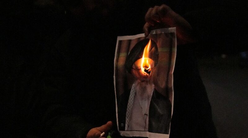 Demonstrators in London, Paris, Istanbul back Iran protests