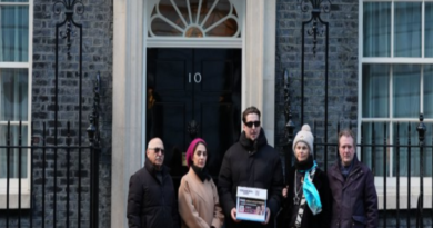 Family of Lindsay and Craig Foreman held in Iran take petition to No 10