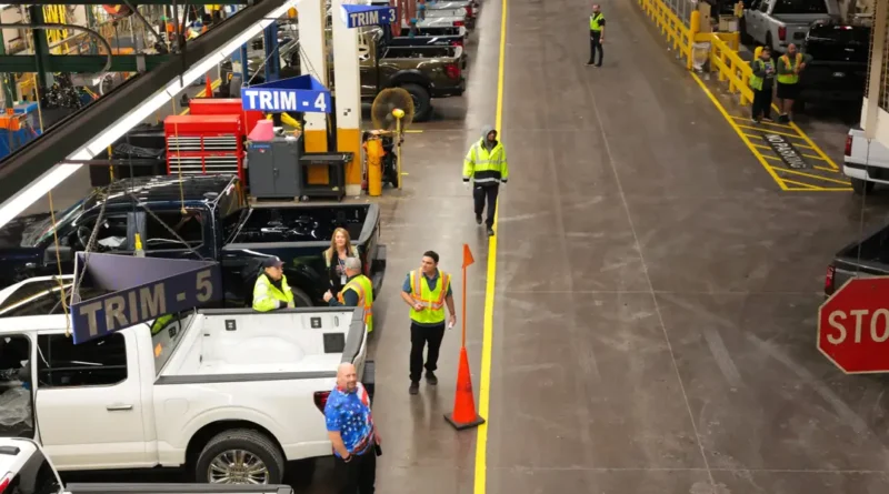 Ford is so desperate for mechanics it's giving some of them free tools and Carhartt gear