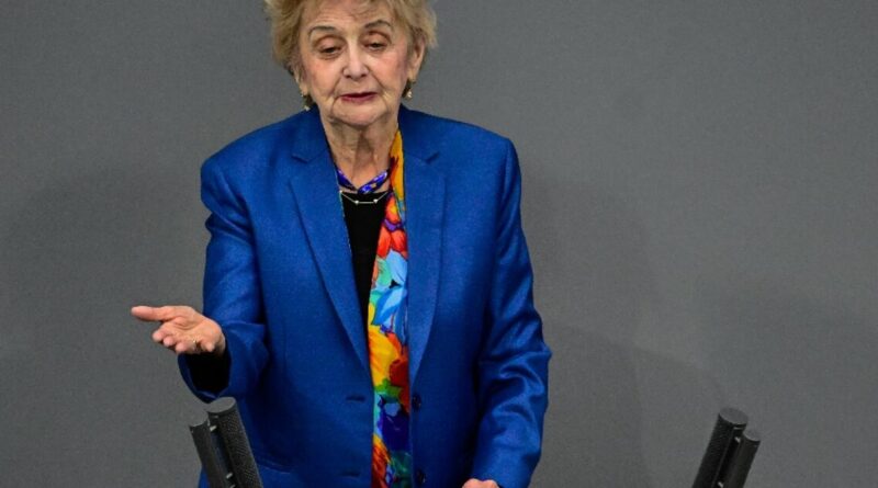 Holocaust survivor urges German MPs to tackle resurgent antisemitism