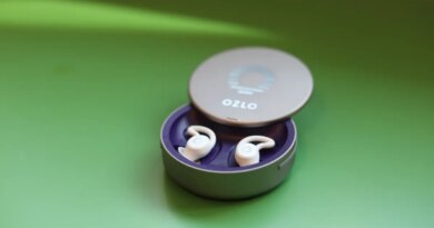 Ozlo Sleepbuds in charging case