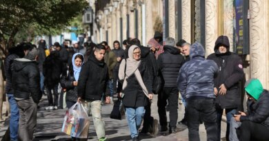 Internet disruption, several arrests made as Iran protests continue