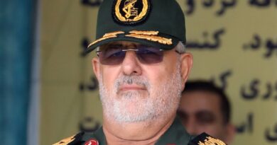 Iran Guards chief says 'finger on trigger', warns US against 'miscalculations'