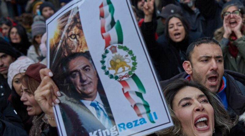 Iran rights group warns of 'mass killing', govt calls counter-protests