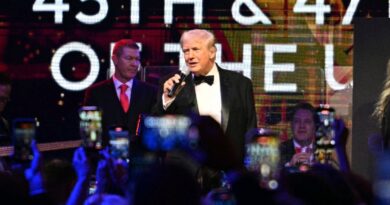 Israel's Netanyahu among partygoers at Trump's New Year's Eve fete