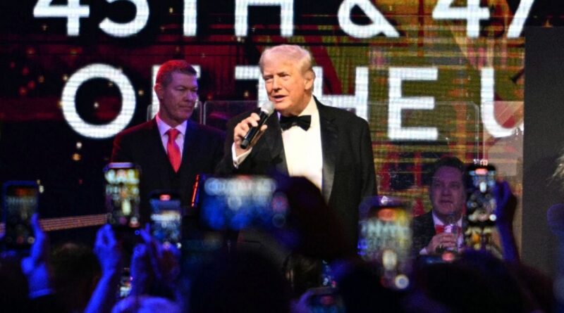 Israel's Netanyahu among partygoers at Trump's New Year's Eve fete