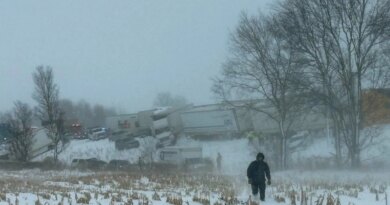 More than 100 vehicle pile-up leaves US motorists stranded in snowstorm