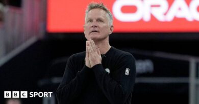 Golden State Warriors Steve Kerr holds his hands together during their win over the Minnesota Timberwolves