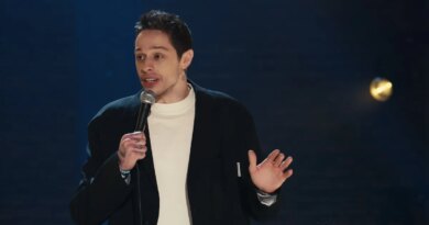 Netflix’s first original video podcasts feature Pete Davidson and Michael Irvin | TechCrunch