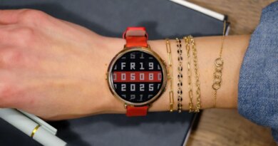 Pebble reboots its thinnest smartwatch with the Pebble Round 2 | TechCrunch