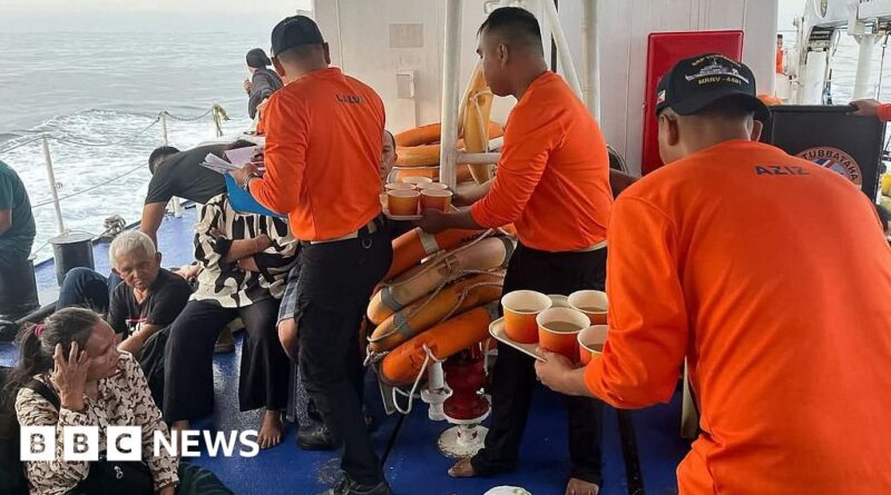 Philippines: 15 dead after ferry carrying 300 passengers sinks