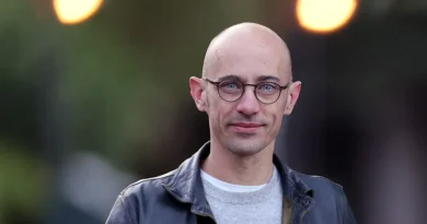 Shopify's CEO says companies that hire founders often make a big mistake: Don't 'put them in like founder day care'