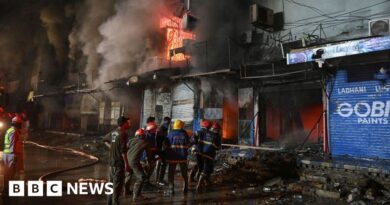 Six killed in Pakistan shopping mall fire