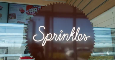 Sprinkles Cupcakes is closing immediately, says the founder