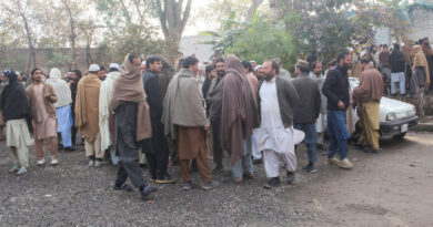 Thousands flee northwest Pakistan after mosques warn of possible military action