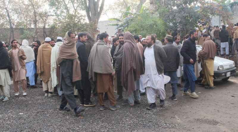 Thousands flee northwest Pakistan after mosques warn of possible military action