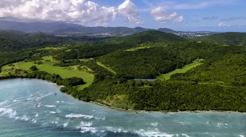 Thousands of travelers stranded as US strikes on Venezuela push airlines out of Caribbean airspace