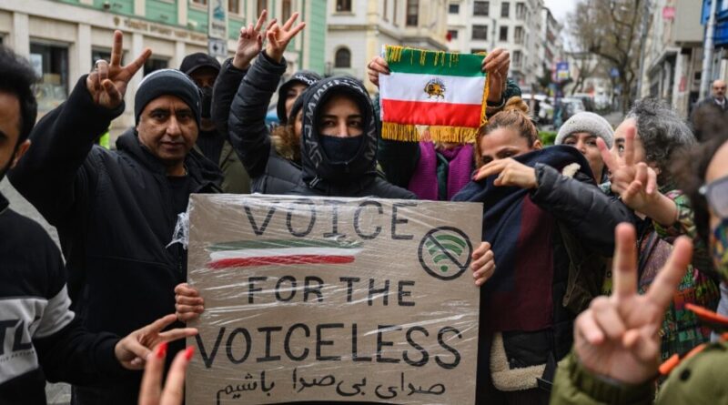 Trump says Iran 'want to negotiate' after reports of hundreds killed in protests