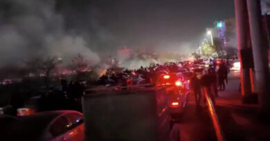 Trump says weighing tough response to Iran crackdown, says Tehran called to negotiate