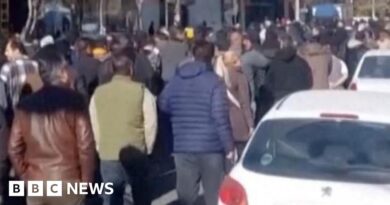 Trump warns Iran authorities against killing peaceful protesters