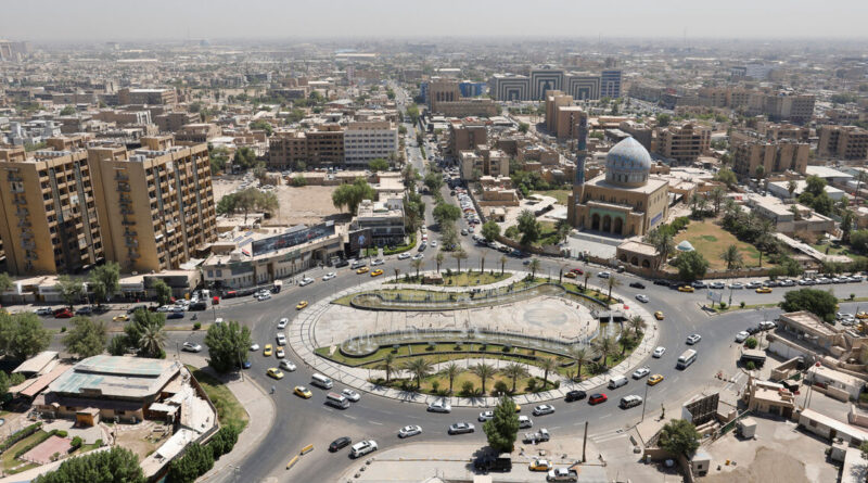 U.S., in control of oil dollars, heaps pressure on Iraq over Iranian influence