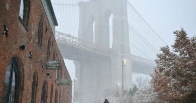 US storm causes widespread power outages, thousands of flights cancelled
