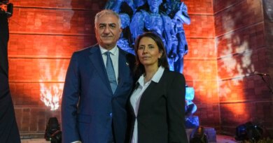 Who is Reza Pahlavi? The exiled prince urging Iranians to ‘seize cities’