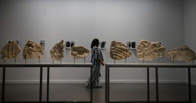 Art and the deal: market slump pushes galleries to the Gulf