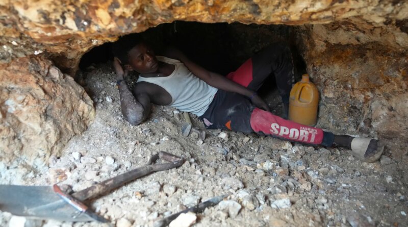 At least 37 killed in Nigeria mine carbon monoxide poisoning: Reports