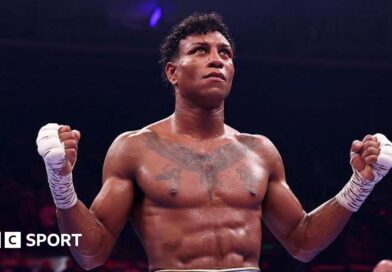 Bilal Fawaz extends his hands in celebration after his win over Junaid Bostan