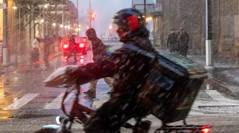 Blizzard triggers New York City travel ban as airlines cancel thousands of flights