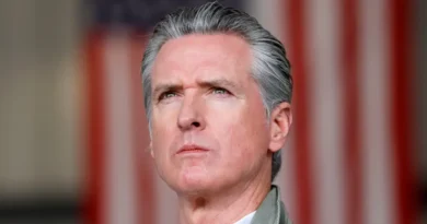 Democrats demand Trump issue $1,700 tariff refunds to Americans after Supreme Court ruling