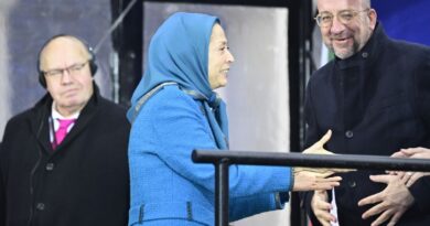 Demonstrators in Berlin call for fall of Iran's Islamic republic