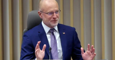 FCC Chair Brendan Carr responds to Stephen Colbert, calling incident 'Democrat on Democrat violence'