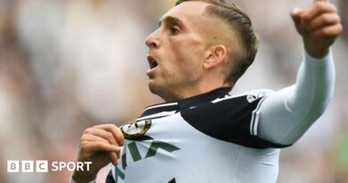 Gerard Deulofeu after tearing his anterior cruciate ligament