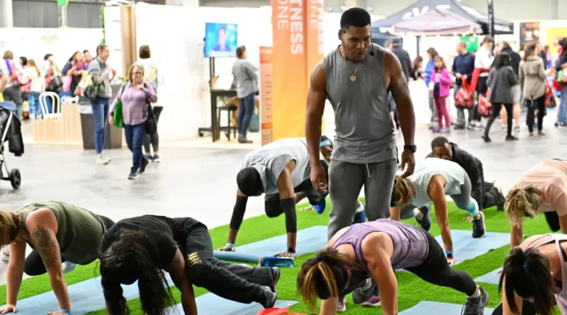 Kevin Hart works out like a pro athlete. His trainer says heavy lifting isn't the key to staying shredded.