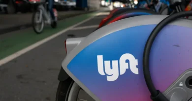 Lyft's stock plummets 16% as a disappointing quarter presents a setback for its comeback story
