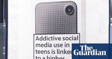 Mumsnet campaign demands ban on social media for under-16s

