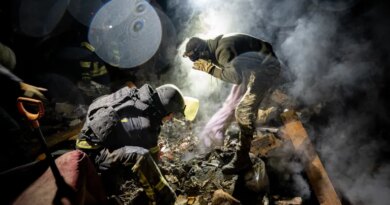 epa12734009 Ukrainian rescuers work at the site of a Russian strike on a private residential building in Kramatorsk, Donetsk region, eastern Ukraine, late 12 February 2026, amid the ongoing Russian invasion. At least four people died, including one child, and four others were injured as a result of that strike, according to the State Emergency Service. EPA/TOMMASO FUMAGALLI