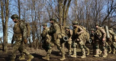 In this handout photograph taken and released by the press service of the 65th Mechanized Brigade of Ukrainian Armed Forces on February 22, 2026, Ukrainian recruits complete basic military training at an undisclosed location in Zaporizhzhia region, amid the Russian invasion of Ukraine. (Photo by Andriy Andriyenko / 65th Mechanized Brigade of Ukrainian Armed Forces / AFP) / RESTRICTED TO EDITORIAL USE - MANDATORY CREDIT "AFP PHOTO / ANDRIY ANDRIYENKO / 65TH MECANIZED BRIGADE OF UKRAINE ARMED FORCES" - HANDOUT - NO MARKETING NO ADVERTISING CAMPAIGNS - DISTRIBUTED AS A SERVICE TO CLIENTS - AFP CANNOT INDEPENDENTLY VERIFY THE AUTHENTICITY OR LOCATION, DATE, AND CONTENT OF THESE IMAGES.