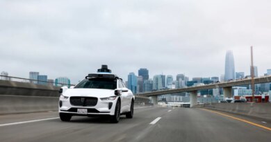 WAYMO on SF freeway