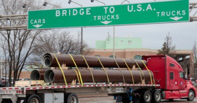 Trump threatens to block opening of Detroit-Canada bridge