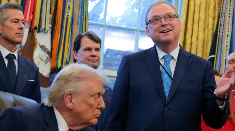 Trump's top economic advisor says Fed researchers should be punished for their recent views on tariffs