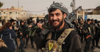 US transfers ISIL detainees to Iraq as northeast Syria base draws down